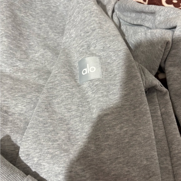 ALO Yoga grey crewneck - Picture 4 of 4